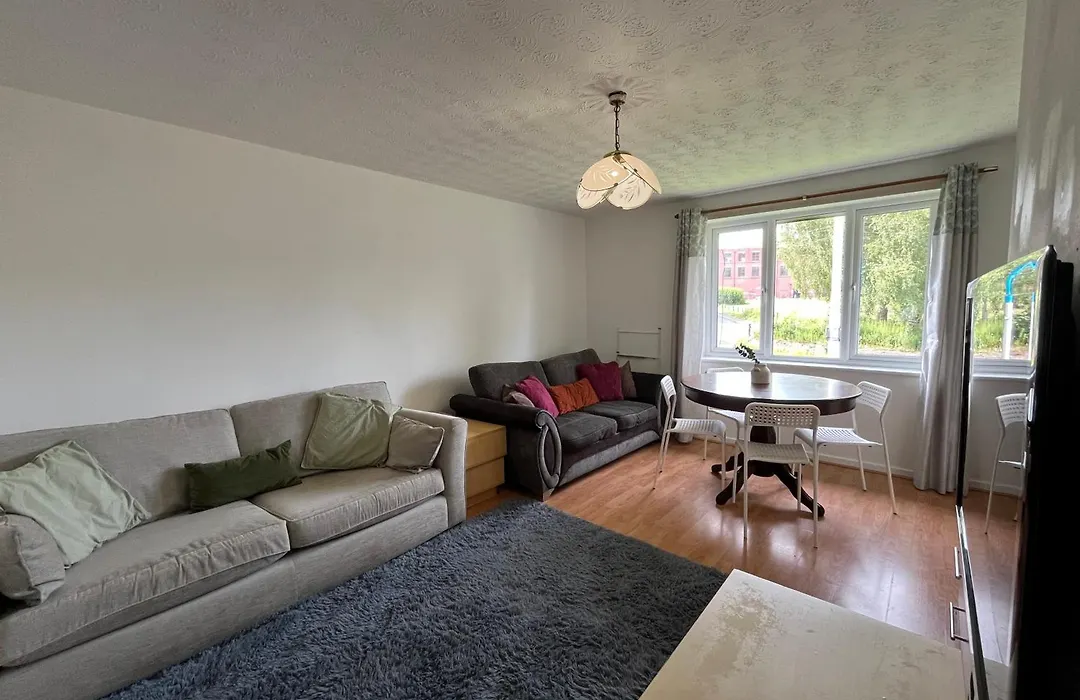 Cosy 2 Bedroom Apartment Near City Centre-1