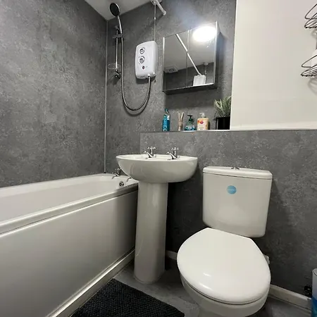 Cosy 2 Bedroom Apartment Near City Centre-2